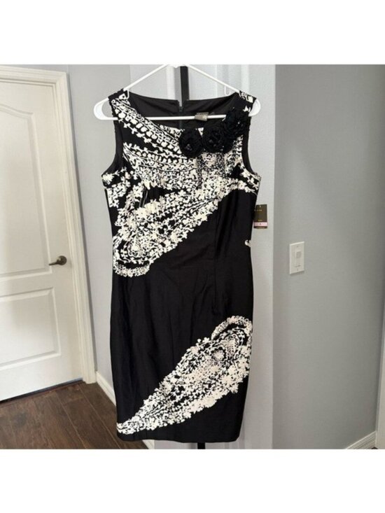 Taylor Dresses & Skirts - Taylor Flower Floral Black Cocktail Mini Dress NWT Black White Cream Size 6